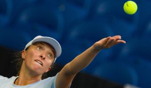 ATP > Iga Swiatek se souvient : « En 2021 quand Nadal a perdu contre Djokovic, j&rsquo;ai pleuré. Je l&rsquo;ai croisé un peu plus tard à l&rsquo;hôtel et il m&rsquo;a dit : « C&rsquo;est juste du tennis, la vie continue et il y aura d&rsquo;autres objectifs à l&rsquo;avenir»