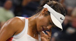 WTA > Un expert financier prévient Raducanu : « Si elle ne commence pas à gagner des matchs et ne va pas loin dans les tournois, il lui sera très difficile de renégocier ou de renouveler des contrats commerciaux »