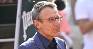 Roland Garros > Mats Wilander pointe un manque d&rsquo;équité sportive avec les toits : « C&rsquo;est comme si, sur une même journée et dans un même tournoi, les gars ne pratiquaient pas du tout le même sport. Je n&rsquo;aime pas trop cette idée »