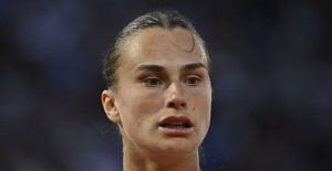 Open d&rsquo;Australie > Le message de Sabalenka à l&rsquo;organisation : « Honnêtement, je ne suis pas trop fan de cette expérimentation. Parfois, je veux voir mon fiancé, pas juste mon coach. Quatre sièges, ce n&rsquo;est pas assez »