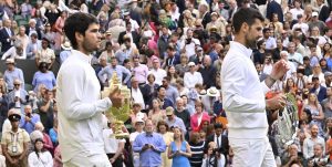 Wimbledon > Carlos Alcaraz sur Novak Djokovic : « Je lui ai dit l&rsquo;autre jour quand je l&rsquo;ai croisé que ce qu&rsquo;il fait est surhumain. J&rsquo;ai été surpris qu&rsquo;il soit là mais pas totalement car nous connaissons tous son hygiène de vie »