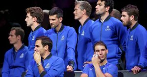 ATP, Laver Cup > Roger Federer : « Quand on m&rsquo;en reparle, je regarde en arrière et je me dis : &lsquo;Ah oui, c&rsquo;est vrai, je tenais la main de Rafael Nadal après avoir joué en double avec lui' »