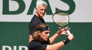 ATP – Madrid > Benoît Maylin se lâche sur Tsitsipas : « Si le papa n&rsquo;est pas con, il doit dire à Stefanos de poser la raquette et d&rsquo;aller voir un psy. Elle n&rsquo;est pas finie sa carrière, il n&rsquo;a même pas 30 balais »