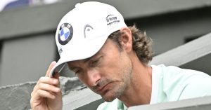 ATP > « Ferrero est blessé. Pendant une grande partie de son interview, il a gardé les bras croisés, le regard baissé, ce qui traduit un certain malaise, une volonté de se protéger », remarque José Moron