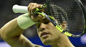 ATP > Alcaraz (rappelé à l&rsquo;ordre par Ferrero, son coach) : « Juan Carlos est venu me dire que la saison ne se terminait pas en septembre. Et c&rsquo;est pour ce genre de choses que je l&rsquo;ai à mes côtés »