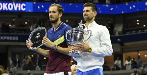 ATP > Medvedev au sujet de Djokovic : « J&rsquo;essaie toujours de faire comprendre aux gens que Novak est parfois présenté comme non seulement méchant, mais d&rsquo;une manière ou d&rsquo;une autre pire que quelqu&rsquo;un d&rsquo;autre. Mais quelle que soit ma position, il avait toujours la même attitude envers moi »