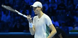 ATP – Finals > La remarque de Jannik Sinner avant le début du Masters de Turin : « Le court est très différent comparé à l&rsquo;année dernière. Nous sommes encore en train de nous y habituer »