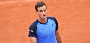 ATP > Vasek Pospisil enrage contre le traitement de l&rsquo;affaire Sinner : « Cela m&rsquo;est déjà arrivé de mettre la bonne adresse et la bonne heure pour un contrôle sans qu&rsquo;on ne vienne jamais me tester. Mais ils ont vu plus tard que mon inscription &lsquo;en compétition&rsquo; et &lsquo;hors compétition&rsquo; n&rsquo;était pas exacte et ils m&rsquo;ont sanctionné pour ça »