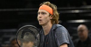 ATP > Andrey Rublev, très honnête sur l&rsquo;écart avec Carlos Alcaraz et Jannik Sinner : « Je suis dans le top 10, mais je suis aussi l&rsquo;un des pires joueurs au filet ! Les autres joueurs du top 10 arrivent à remettre des balles depuis des positions difficiles; les miennes atterrissent parfois en dehors du court »