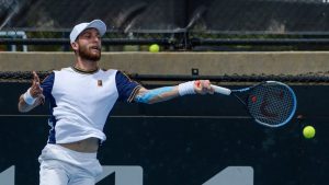 VIDEO. Tennis : un Français élimine Daniil Medvedev et se qualifie pour en demi-finale après une balle de match complètement folle