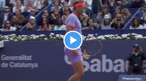 ATP – Barcelone, Vidéos > Le revers gagnant monstrueux de Nadal face à De Minaur