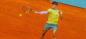 ATP – Madrid > Qualifié en huitièmes de finale, Carlos Alcaraz rassure son monde : « J&rsquo;étais un peu nerveux avant le match parce que je ne savais pas comment mon avant-bras allait réagir »
