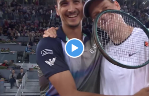 ATP – Madrid, Vidéos > La magnifique accolade entre Sinner et Sonego au filet après leur affrontement