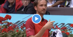 ATP – Madrid, Vidéos > Medvedev à l&rsquo;arbitre : « C&rsquo;est qui, &lsquo;eux&rsquo; ? Les Illuminati ? »