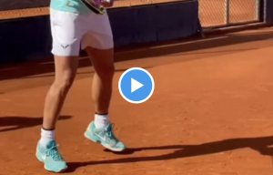 ATP, Vidéos > La tenue particulière de Nadal pour son entraînement du jour