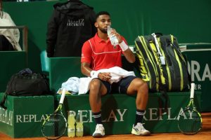 Arthur Fils a bien réagi pour s&rsquo;imposer au premier tour à Barcelone