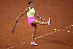 Aryna Sabalenka quitte le tournoi, Rybakina file en demie