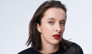 Avant de défendre son titre à Stuttgart, Swiatek joue à la mannequin