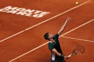 Carlos Alcaraz entame ses entrainements à Monte-Carlo.