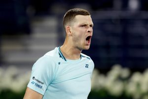 Hubert Hurkacz remporte le titre haut la main