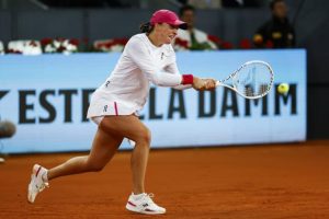 Iga Swiatek sans pitié pour Sara Sorribes Tormo en huitièmes de finale à Madrid