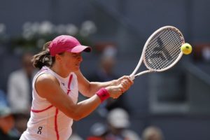 Iga Swiatek se qualifie pour les quarts de finale, Coco Gauff éliminée