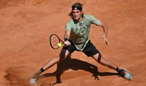 Impressionnant, Tsitsipas prend les commandes face à Sinner à Monte-Carlo !