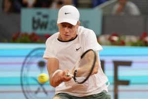Jannik Sinner éclipse Lorenzo Sonego et se qualifie au 3e tour du Masters 1000 de Madrid