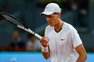 Jannik Sinner passe sans briller pour rallier les huitièmes de finale à Madrid