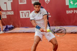 Tennis : Arthur Fils se qualifie pour les huitièmes à Barcelone et défiera De Minaur