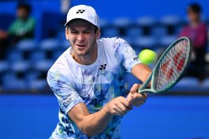 Tennis : Hubert Hurkacz remporte son 1er titre sur terre battue à Estoril