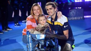 Tennis : « Léandre est guéri… » Pierre-Hugues Herbert révèle que son enfant de 11 mois a réussi à vaincre une maladie génétique rare