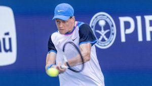 Tennis : Sinner dominateur sur terre battue, elle y croit