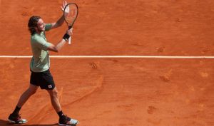 Tsitsipas vainqueur sur abandon à Monte-Carlo