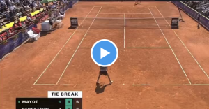Vidéos > Mayot, seul contre les tifosis et Berrettini, tension maximum