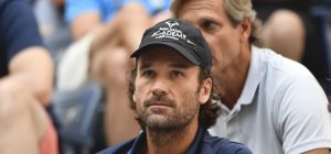 ATP > Carlos Moya (ex-coach de Nadal) donne ses 4 favoris pour Roland-Garros : « Djokovic se sent un peu vide depuis qu&rsquo;il a réalisé son rêve mais il ne faut jamais sous-estimer l&rsquo;un des plus grands joueurs de l&rsquo;histoire »