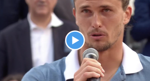 ATP – Rome, Vidéos > Alexander Zverev en très grande forme au micro du stade après son titre : « Bonjour tout le monde, je m&rsquo;appelle Jannik »