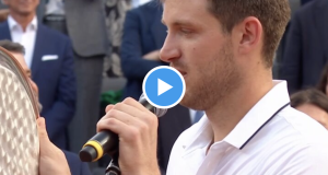 ATP – Rome, Vidéos > Jarry ému aux larmes après sa défaite en finale contre Zverev : « Il y a eu beaucoup de sacrifices pour en arriver là. Ce n&rsquo;est pas le trophée que je voulais, mais je le prend avec beaucoup de fierté »