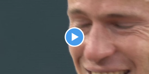 ATP, Vidéos > Diego Schwartzman en larmes après son dernier match Roland-Garros : « Ce n&rsquo;est pas facile de jouer contre un Français ici, mais j&rsquo;avais l&rsquo;impression d&rsquo;être à la maison »