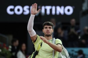 Alcaraz toujours touché au bras, déclare forfait pour le Masters 1000 de Rome à trois semaines de Roland-Garros