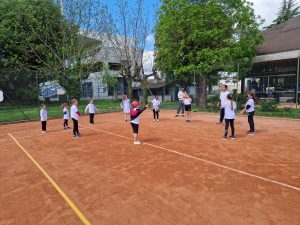 Balles neuves au SUA Tennis