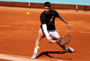 Carlos Alcaraz intensifie ses entrainements pour être fin prêt pour Roland Garros.