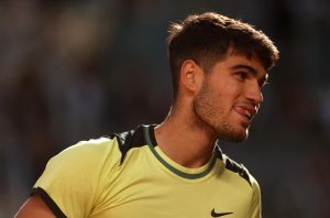 Carlos Alcaraz rejoint Jannik Sinner et se retire du masters de Rome