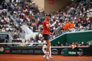 Constant, Sinner maîtrise Kotov et rejoint les huitièmes de Roland-Garros