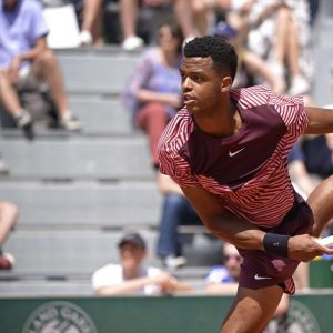 Giovanni Mpetshi Perricard domine Lorenzo Sonego au premier tour à Lyon