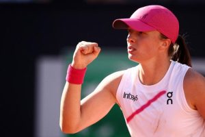 Iga Swiatek domine Coco Gauff et file en finale au WTA 1000 de Rome