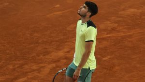 « J&rsquo;ai besoin de repos pour récuperer »: Carlos Alcaraz, touché au bras, renonce aux Internationaux d&rsquo;Italie