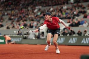 Jannik Sinner file en huitièmes de finale de Roland-Garros