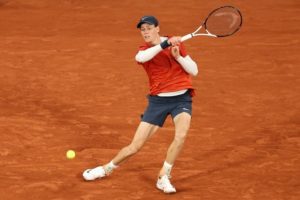 Jannik Sinner se hisse en huitièmes de finale