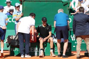 Jannik Sinner, toujours touché à une hanche et forfait à Rome